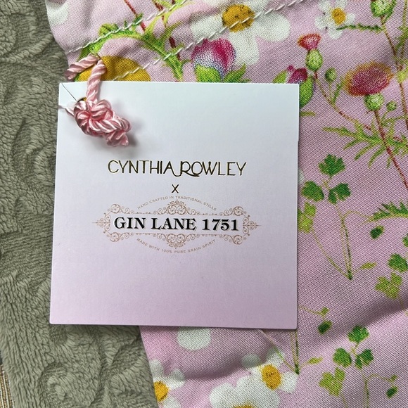 Cynthia Rowley Cloth Drawstring Bag Gin Lane 1751 More Gin Please FREE SUNGLASS - Picture 7 of 16
